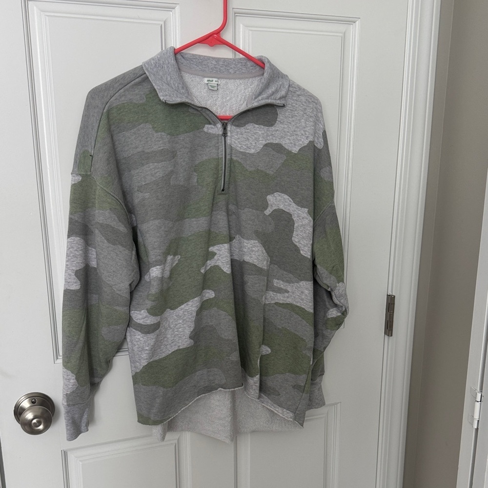 Aerie Oversized Gray Camo Top
